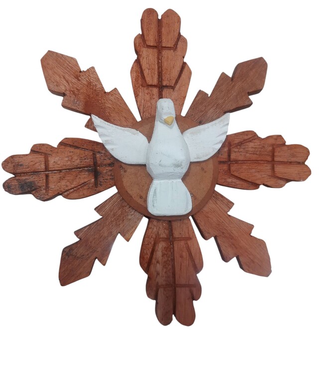 Divino espirito santo com Esplendor, todo em madeira talhado a mão. Peça totalmente artesanal.