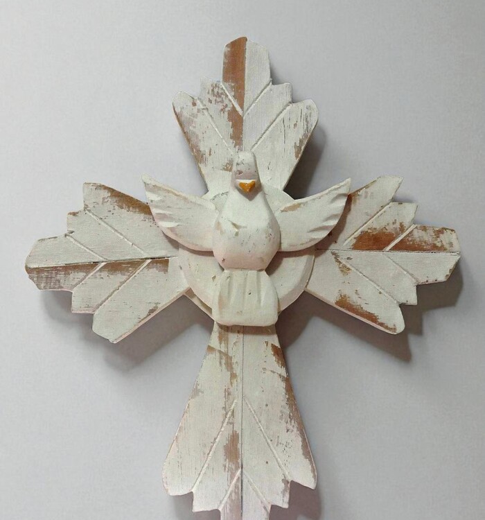 Divino espirito santo, todo em madeira talhado a mão.