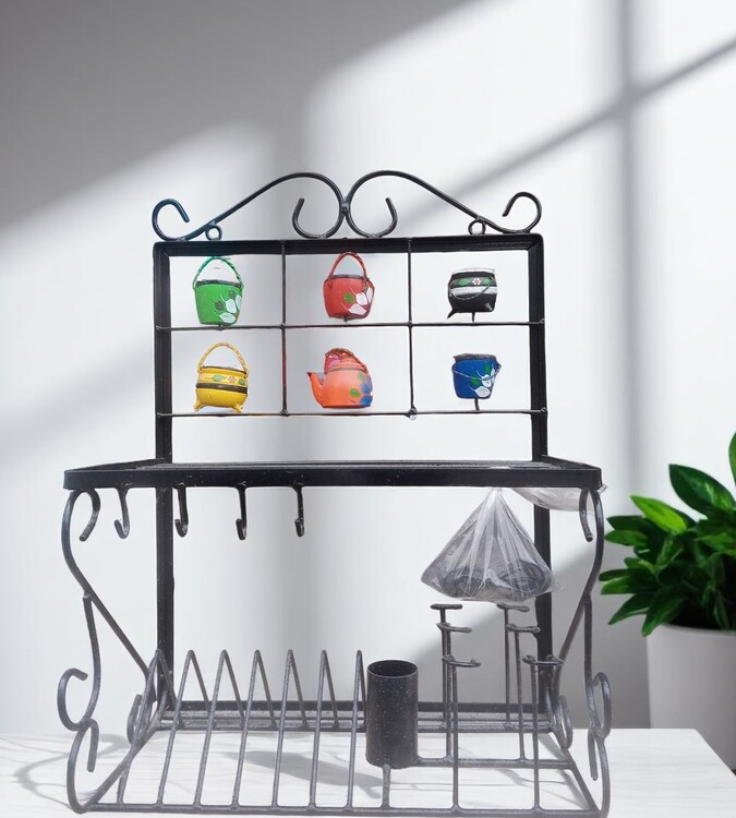 Paneleiro de ferro 60 cm. Todo de ferro com detalhes em madeira, 