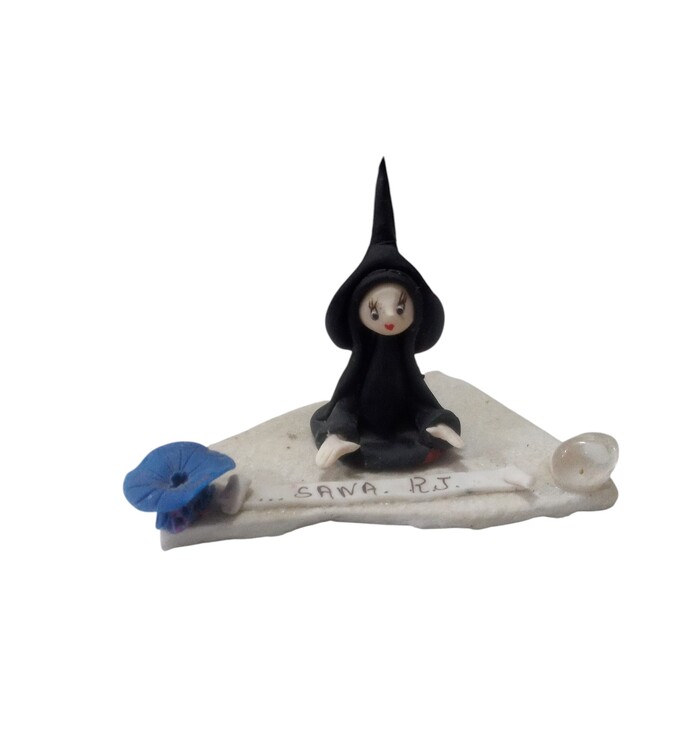 Incensário da Bruxinha de pedra sabão e bisqui.