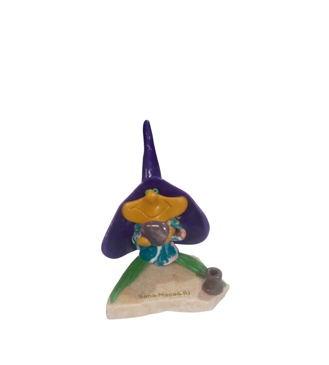 Incensário guinomos. feito em pedra São Tomé com bisqui. todo feito a mão.