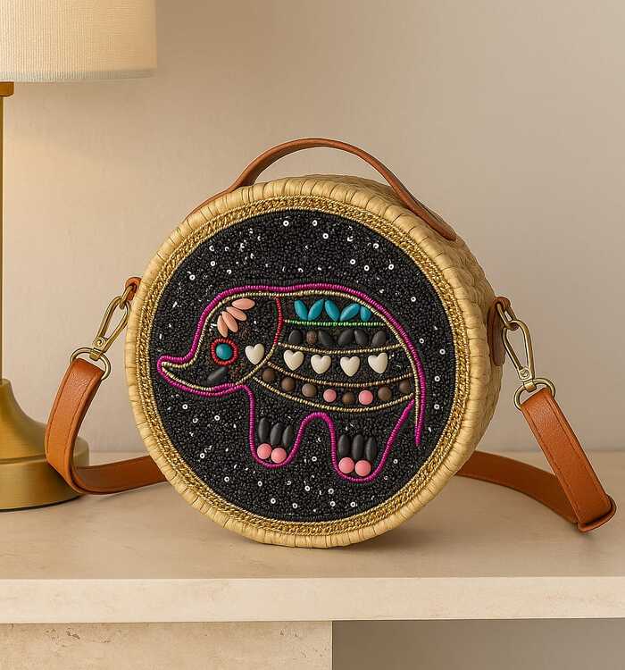 Bolsa Transversal Redonda em Palha com Bordado de Elefante - Artesanal e Exclusiva 
