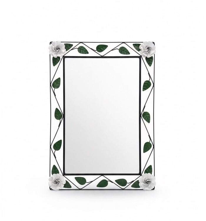 Espelho em moldura de ferro rosas brancas